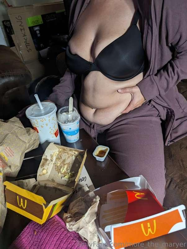 Week 3 of binging on fast food, I'm so full 🤤🥵