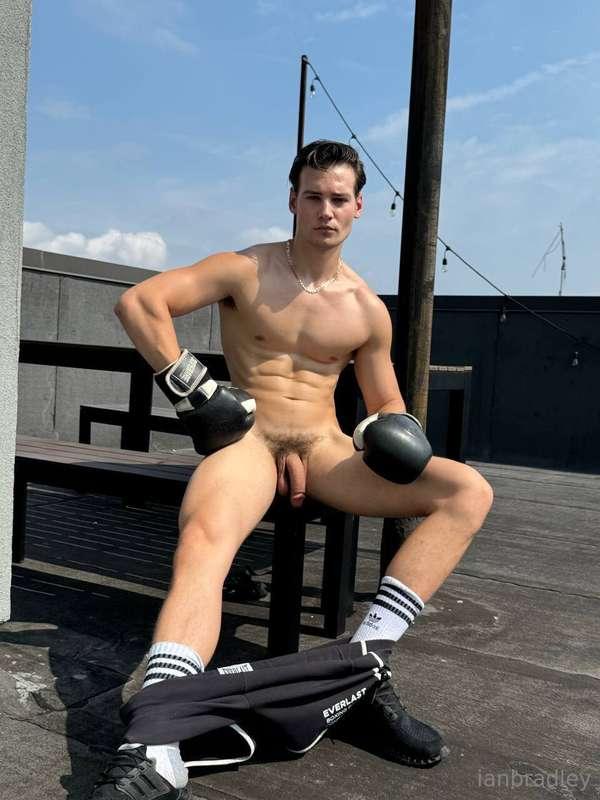 Shall we spar? .... in bed🤣
