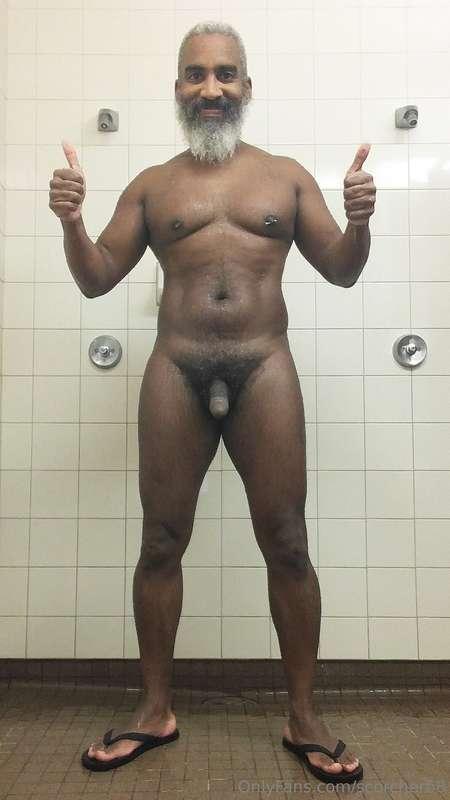 Thumbs-Up Thursday!  #beard #musculardaddy #gay #feet #gaycr..