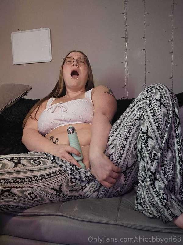 I just cant stop using my vibrator 🤭🤤