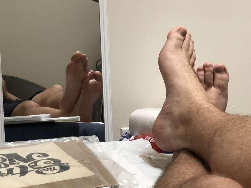 👣