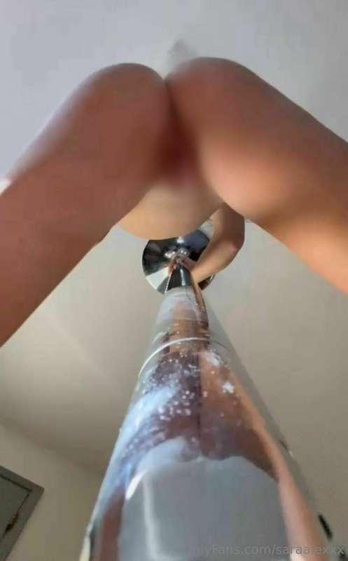 Dancing + playing with my pussy on my stripper pole🎥🐱🍒🍑  I f..