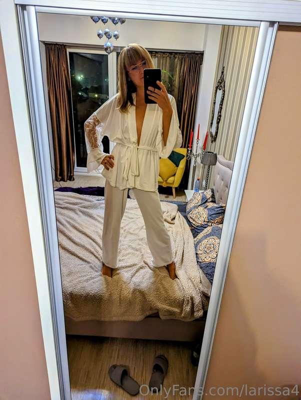 I bought this nice pyjama from my holiday. Do u like it?