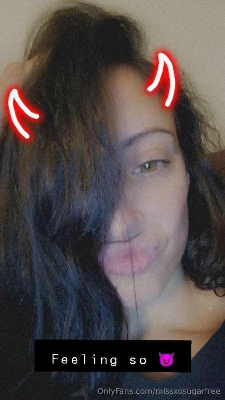 There's a little bit of devil 
In those angel eyes