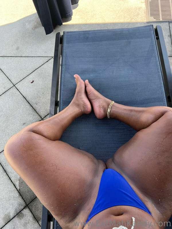 I love chillin by the pool ☺️ would you join me?