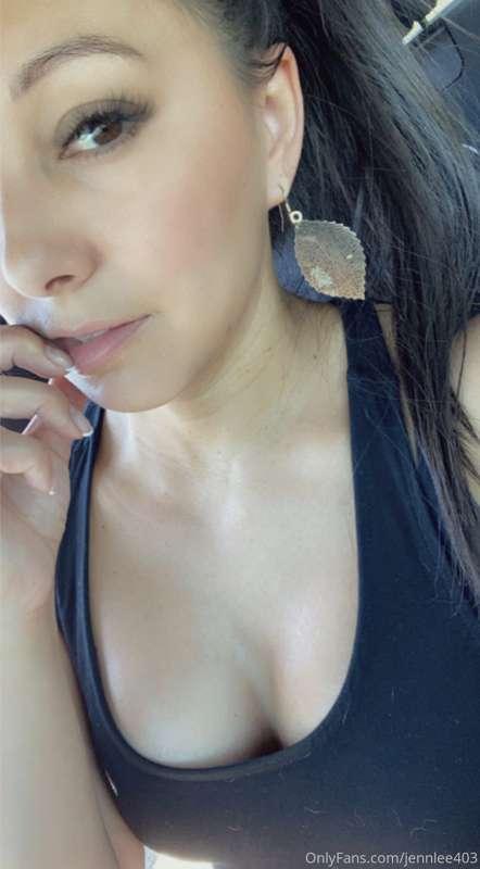 Just fingered myself until i came in the mall bathroom 💦 wan..