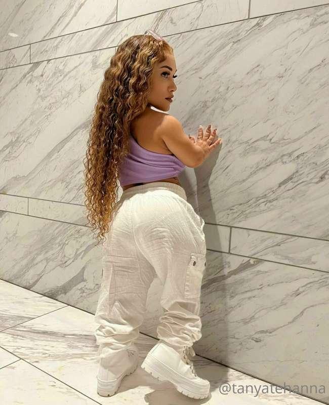Do you like my outfit? 🥰