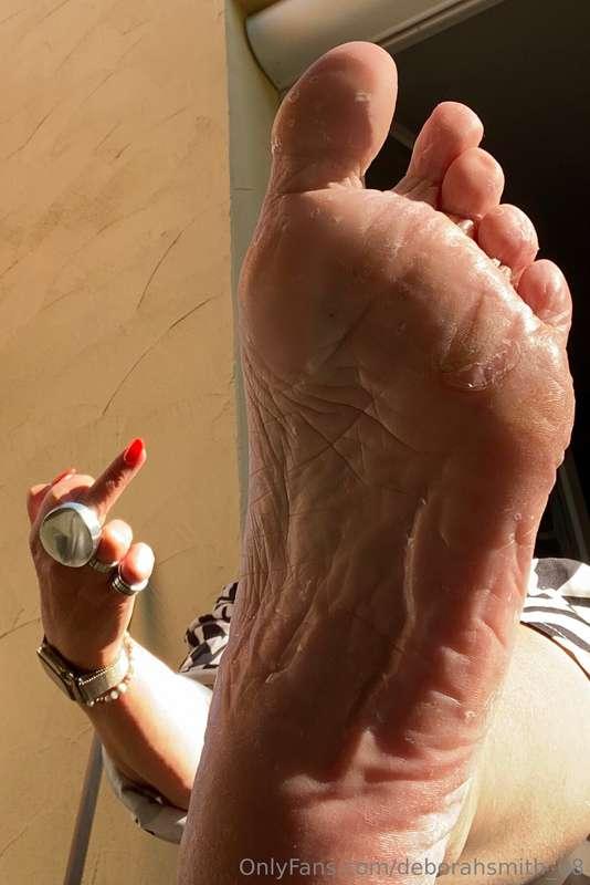 Du stinkst nach Dreck, während ich über dir thronend meine l..