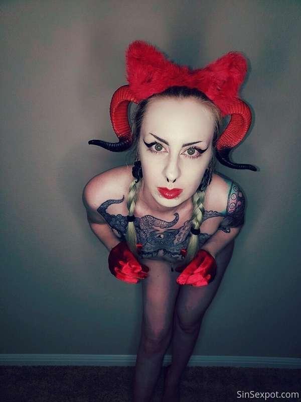 ❤ Did you miss me? ❤

Don't forget I stream LIVE on Chaturba..