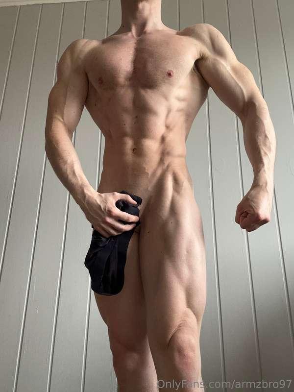 Big shredded statue like beast 😈💪