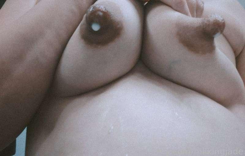 🙏🏻 for me

#lactation #lactating #breastmilk #milkytits #milkyboobs #mommymilkers