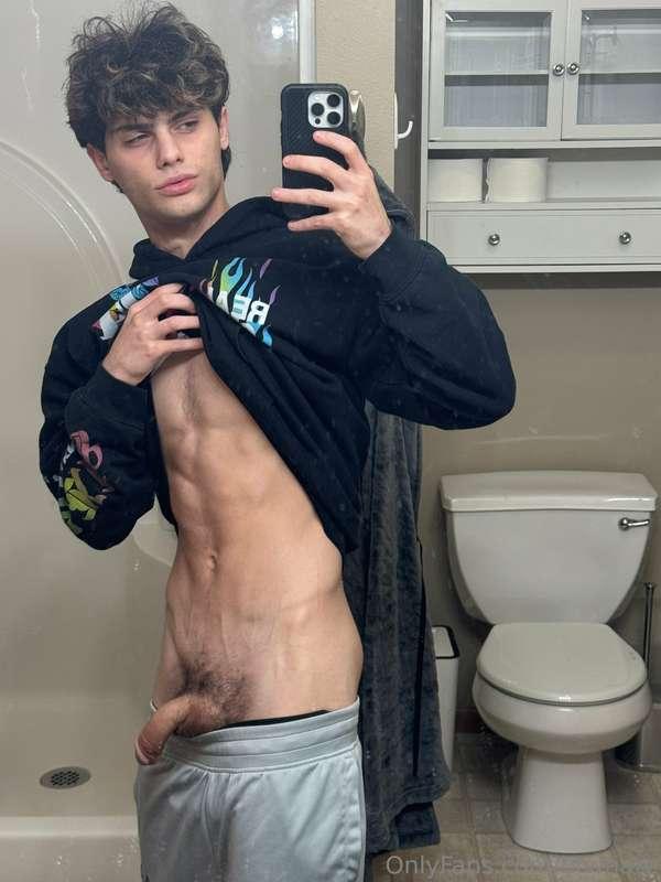 You see how big this cock is when it’s soft? 😈