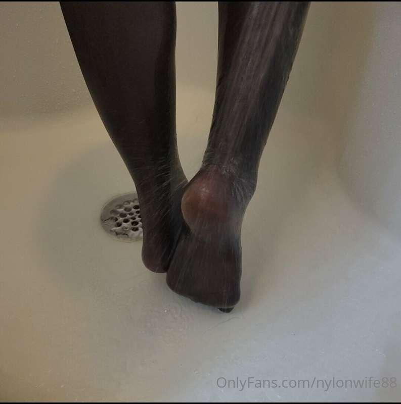 We've done stockings in the bath🛁, so lets do stockings in t..
