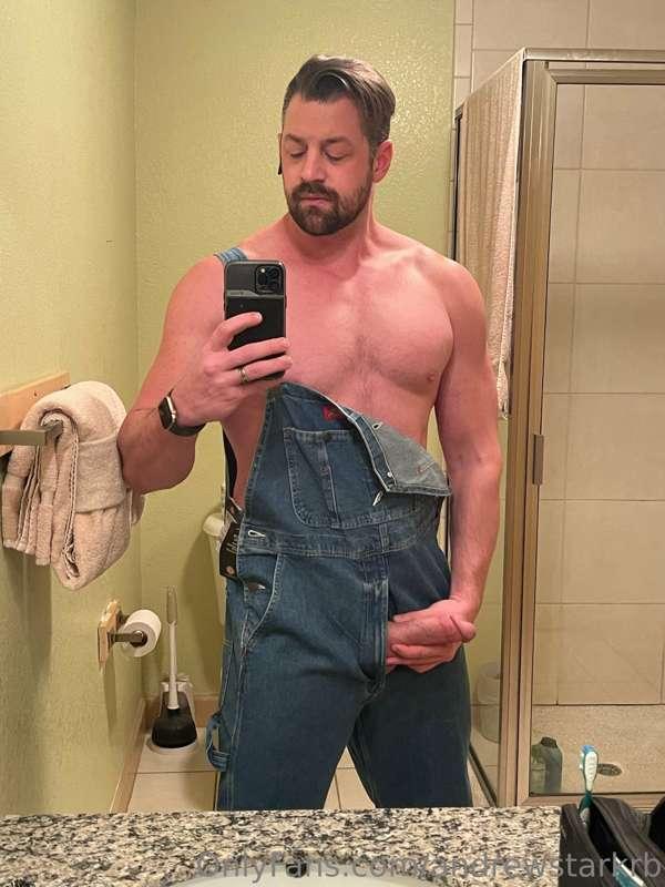 I got my first pair of overalls! Love these things