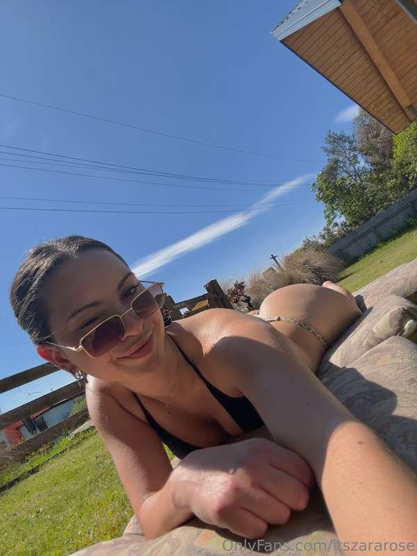 Booty booty booty booty rockin everywhere 🍑