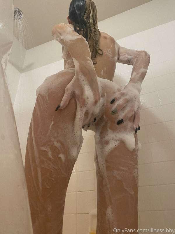 let’s play with the bubbles in the shower together ☺️