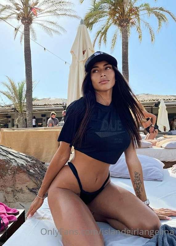 Ever been to Ibiza? 💖💖 Heard women are beautiful on La Isla ..