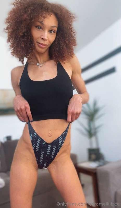 Black cat crossing 🐈‍⬛