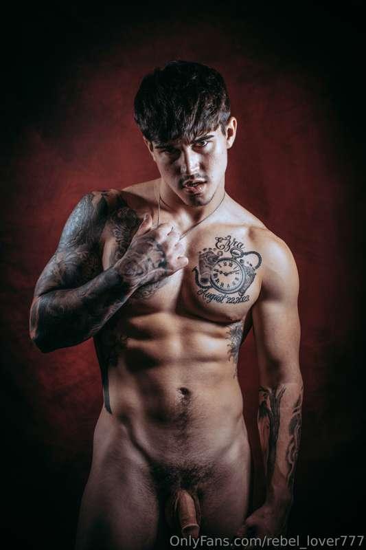 Some more photos from my shoot with Mondo 😈