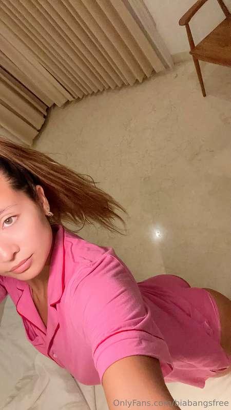 This outfit or no outfit at all? 🤭💦