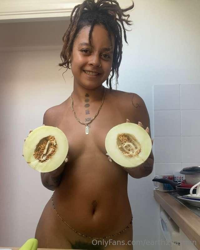 Let’s have breakfast together 🍈Unlock video of me chopping a..