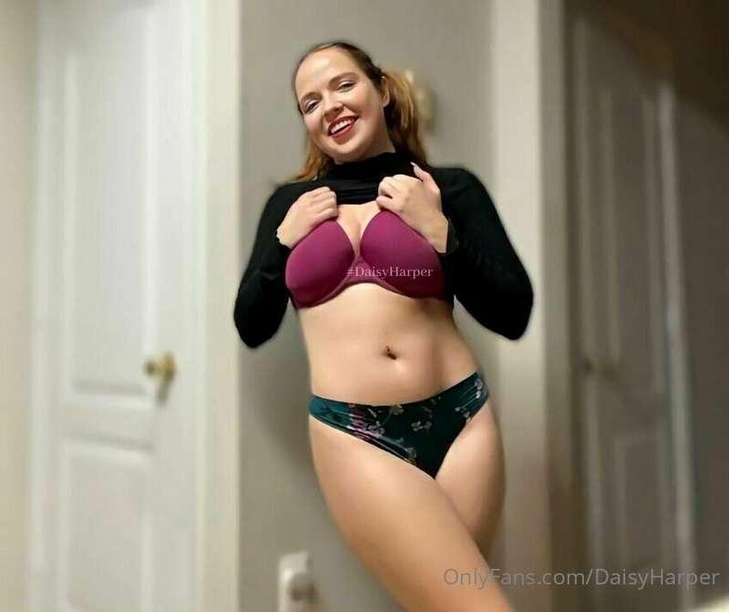Feeling a little more naughty today! 😜 Let me tease you unti..