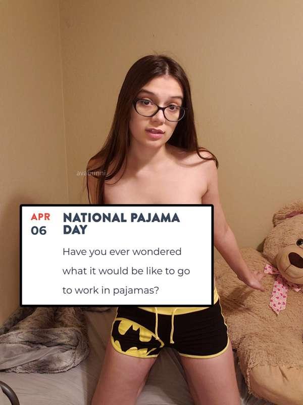 Happy national pajama day! 🖤
I hope you like these topless p..