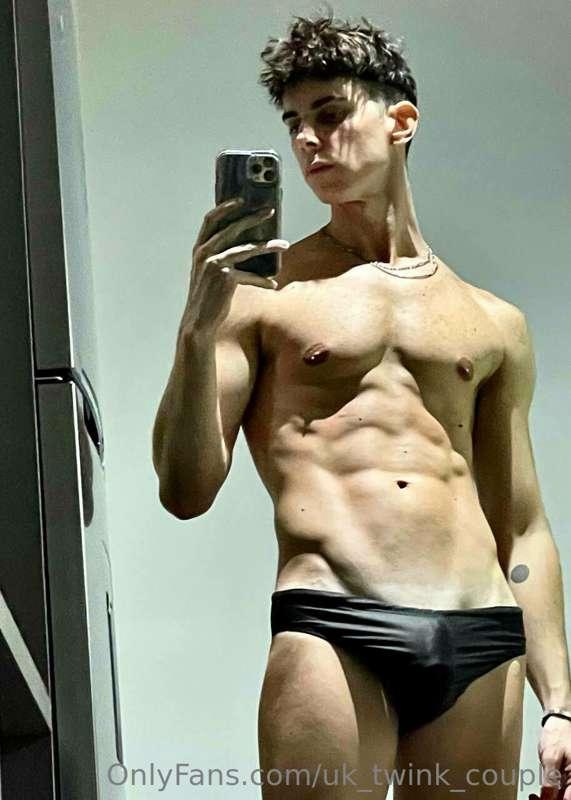 uk_twink_couple image #5