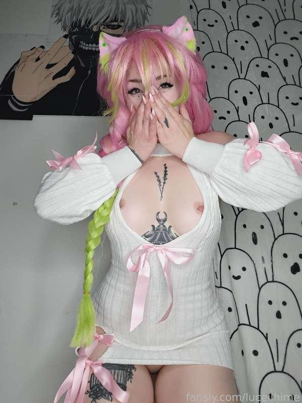Mitsuri Kitten has the zoomies ! 😏
Can you tame her ? 

#fyp #feet #legs #mitsuricosplay #cosplay #mitsuri #pale #peircednipples #tattoos #nipslip #anime #petplay #kittenplay 