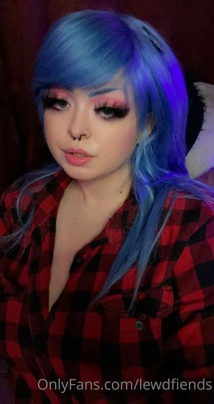 I look like I'm ready to step on someone😤