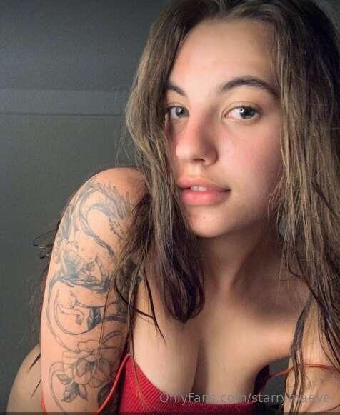 This hot thing @lina013 🔥 is waiting for you ❤️ She has amaz..