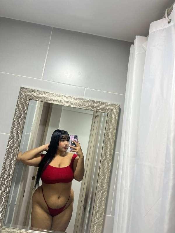 Mirror selfies cos no one knows how to catch my curves like ..