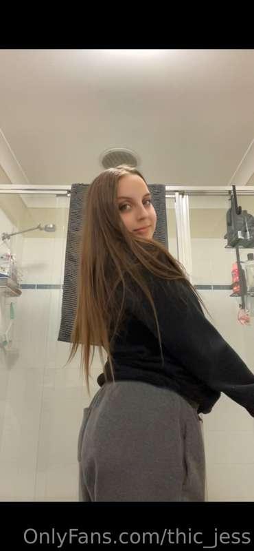 Come check out my new solo video, come strip with me 🤫😚💦🍑