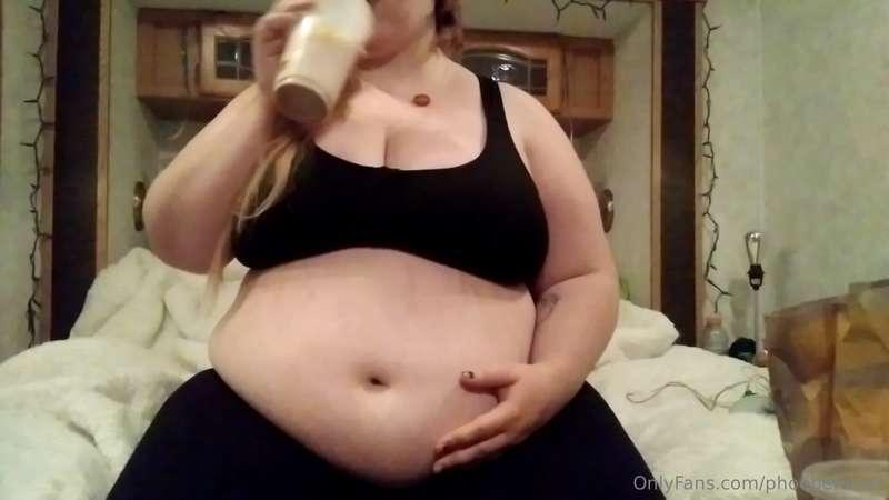 Nearly 40 minute long video where i stuff myself to the poin..