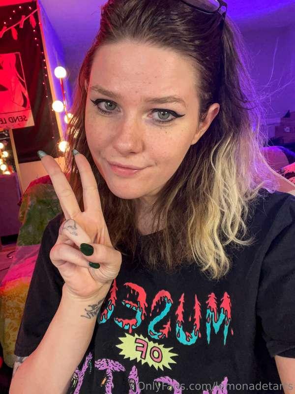 Good Morning Everyone <3 

I hope everyone is having a wonde..