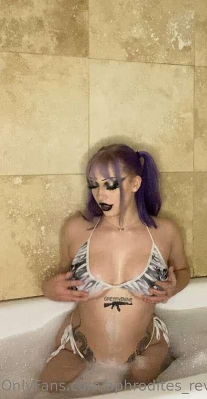 Do u wanna take a bath w me? 🥺