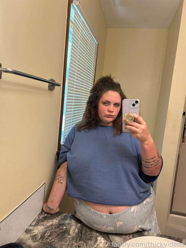 Good afternoon! 

#fyp #thick #curvy #bigtits #bigass #brunette #greeneyes #tattoos #pawg #bbw #milf #stomach #belly #bigboobs #bigbooty #kinkfriendly #kinky #hairy #plussize