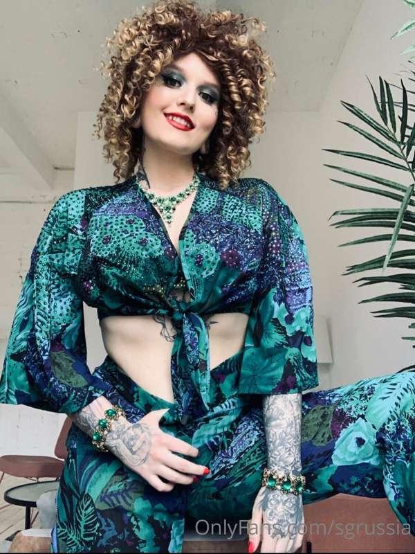#weargreen with hot @redkaya