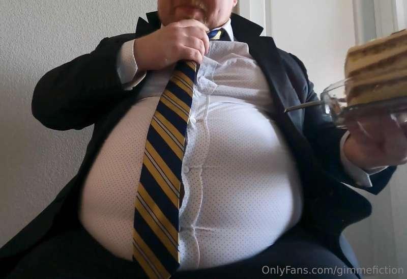 Interview suit stuffing pics. Came out looking really fat.