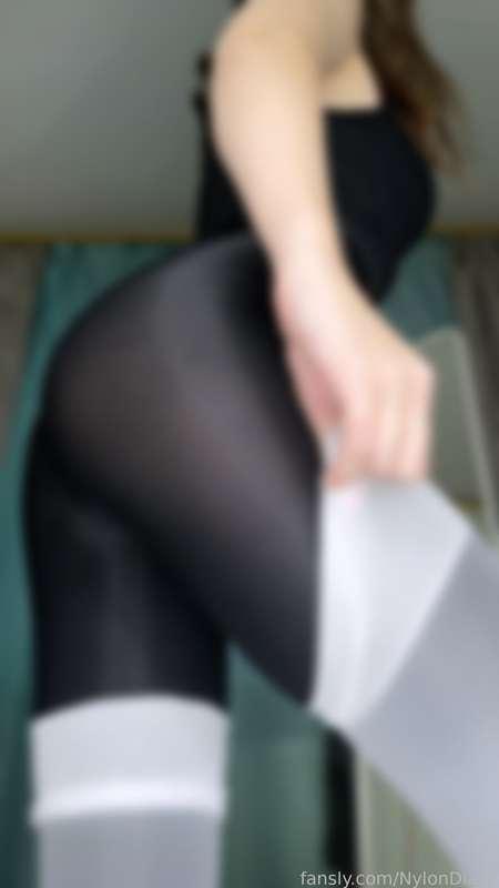 B/W mood 🖤🤍 Like the nylons combo?

#nylon #fyp #pantyhose #fetish #tights #stockings #custom #lingerie #nylons #spandex