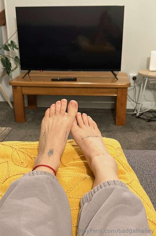 would you give me a foot massage while I watch my favorite g..
