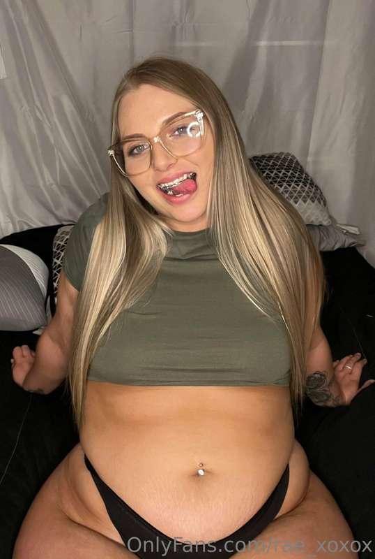 Thinking of going live tomorrow night.. 💋