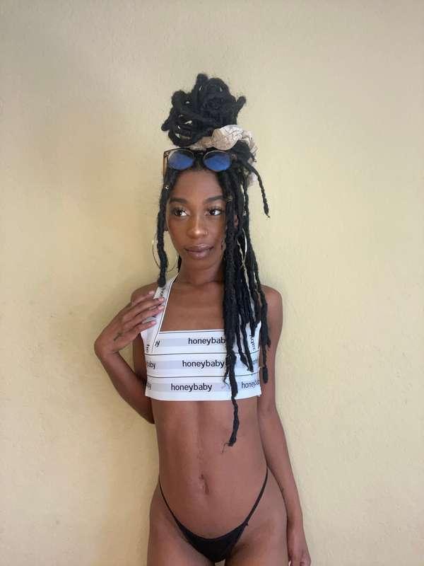 twitter: @allicatttx