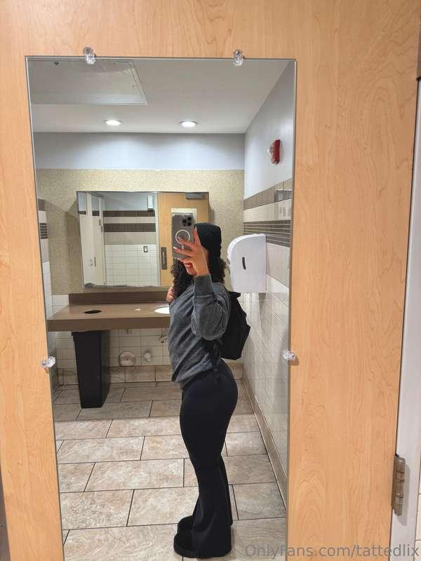 It’s cold outside here in fl 🤧 is it cold where you at ? 