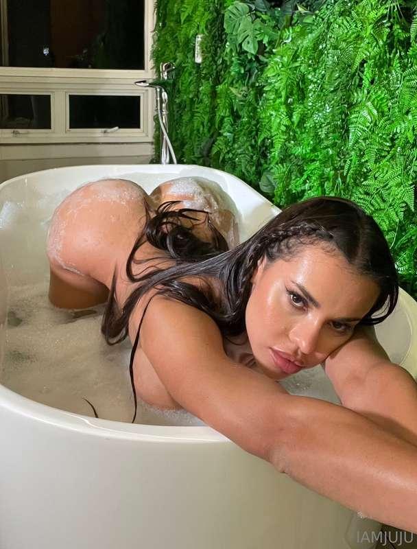 New content coming baby 😈 Let's have fun this weekend 😜