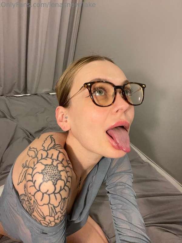 Friday's mood is so playful! Definitely need to relax proper..