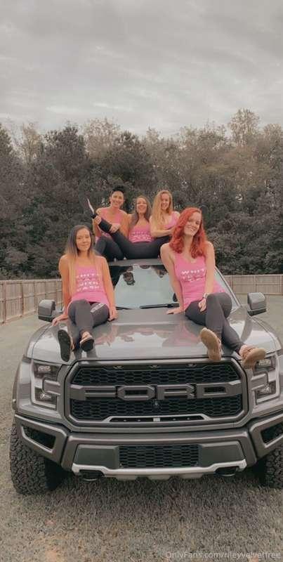 Unlock the video below ⬇️ to enjoy five girls getting wild i..
