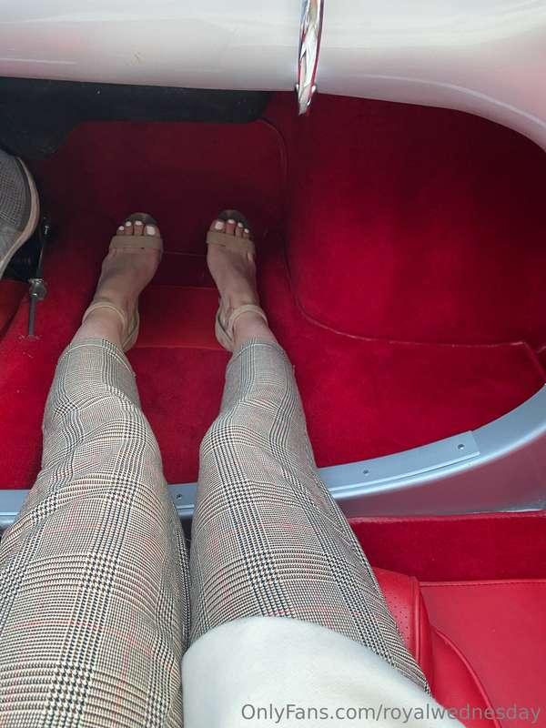 My toes are really pretty, aren't they? 👣:)