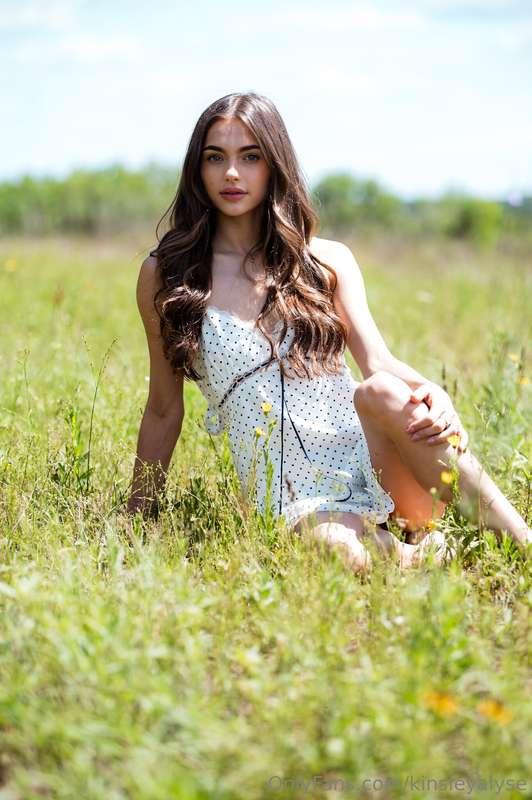 i love outdoor photoshoots very much, there's a special ener..