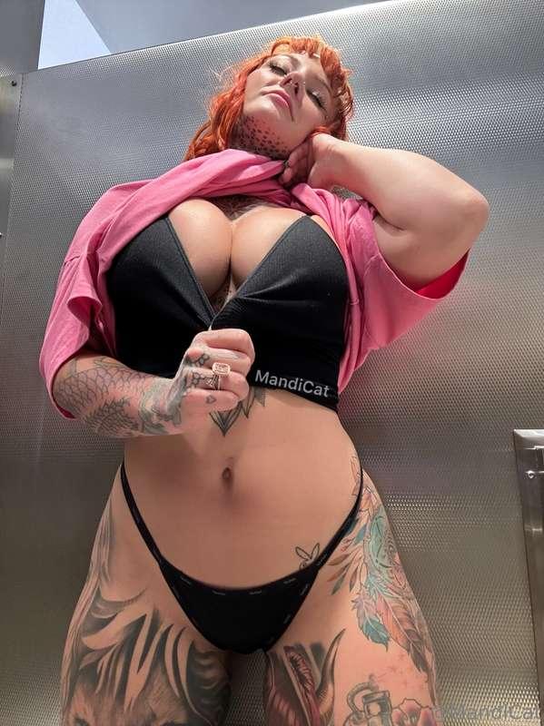 Scroll —> to make me take it off in the bathroom stall 😈